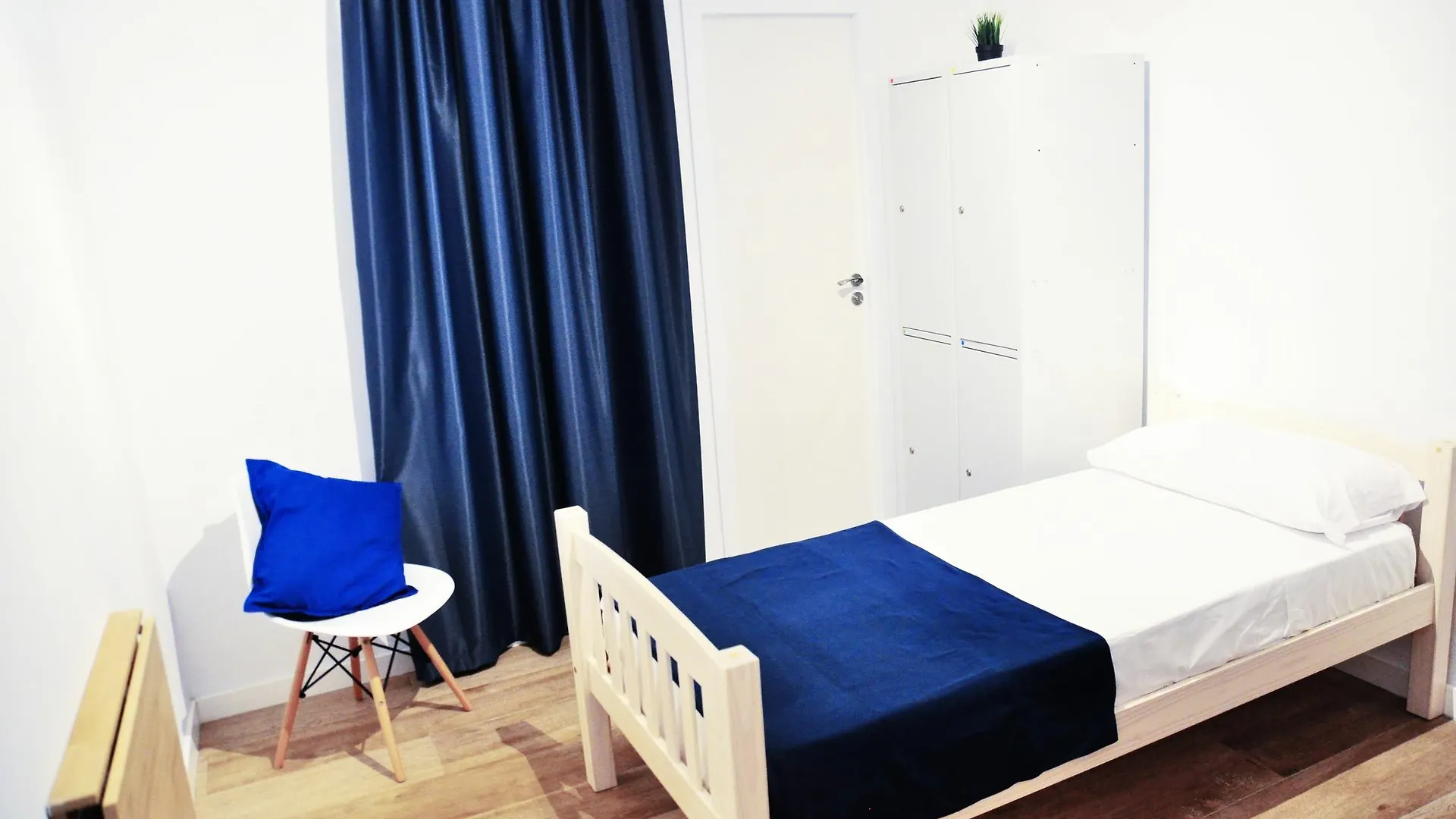 Konukevi Hostal Porto Mar Salou