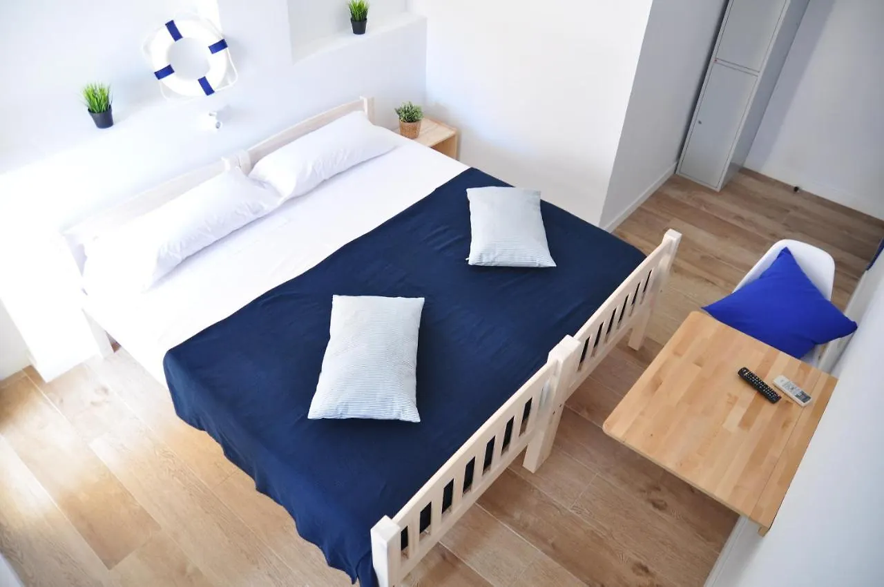 Hostal Porto Mar contacts